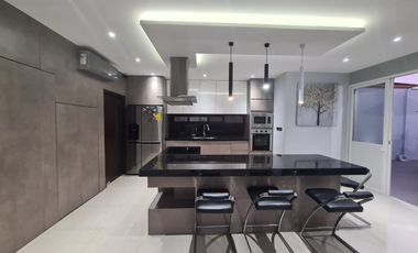 En venta lujosa y moderna casa amoblada en Isla Mocoli, Vía a Samborondón