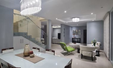 En venta lujosa y moderna casa amoblada en Isla Mocoli, Vía a Samborondón