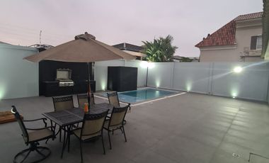 En venta lujosa y moderna casa amoblada en Isla Mocoli, Vía a Samborondón