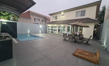 En venta lujosa y moderna casa amoblada en Isla Mocoli, Vía a Samborondón