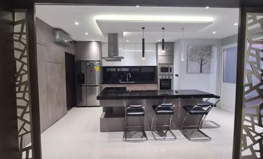 En venta lujosa y moderna casa amoblada en Isla Mocoli, Vía a Samborondón