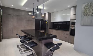 En venta lujosa y moderna casa amoblada en Isla Mocoli, Vía a Samborondón