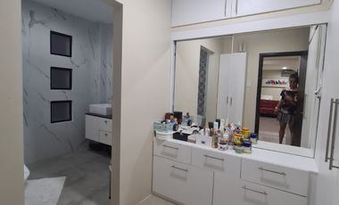 En venta lujosa y moderna casa amoblada en Isla Mocoli, Vía a Samborondón