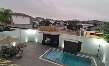 En venta lujosa y moderna casa amoblada en Isla Mocoli, Vía a Samborondón