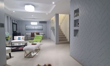 En venta lujosa y moderna casa amoblada en Isla Mocoli, Vía a Samborondón