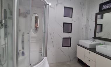 En venta lujosa y moderna casa amoblada en Isla Mocoli, Vía a Samborondón