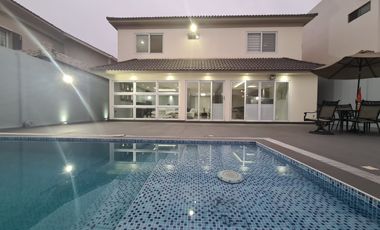 En venta lujosa y moderna casa amoblada en Isla Mocoli, Vía a Samborondón