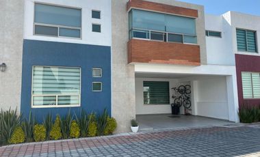 Moderna Casa en Venta en Fraccionamiento en Metepec a 10 min de Galerias Metepec