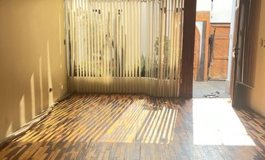 VENDO FUNCIONAL CASA EN MAYORAZGO