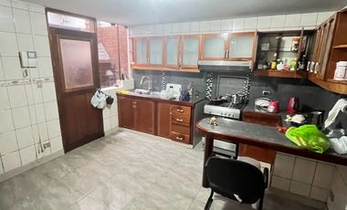 VENDO FUNCIONAL CASA EN MAYORAZGO