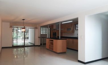 PR15992 Venta de casa en el sector El Diamante