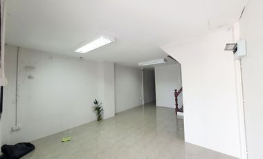 For Sale townhouse, home office, Bangna-Trad, near Raffles American School, Princ Hospital, The Forestia, Mega Bangna, Suvarnabhumi International Airp