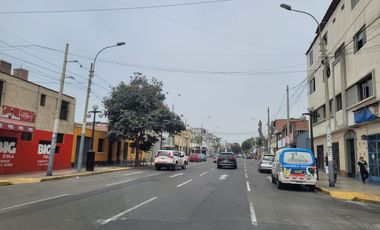 REMATO CASA CON DOS INQUILINOS PRECARIOS - ACEPTO OFERTAS