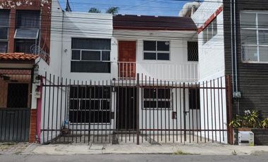 Casa tres recamaras  en fraccionamiento por Plaza Pradera Sur