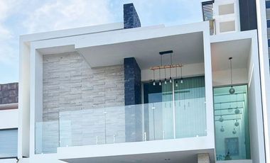 CASA EN VENTA CON RECÁMARA EN PB. FRACC. PASEO DEL PARQUE CON CASA CLUB, GIMNASIO, CANCHAS DEPORTIVAS