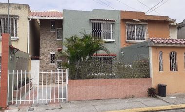 Casa de alquiler en la Urbanización San Felipe, Conjunto cerrado.