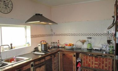 SE VENDE CASA EN SECTOR CENTRO DE CURACAVI .