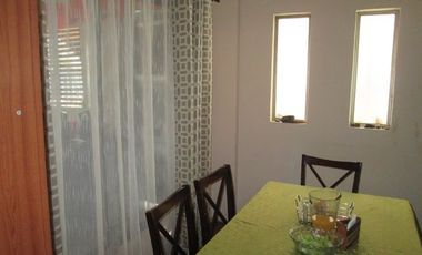 SE VENDE CASA EN SECTOR CENTRO DE CURACAVI .