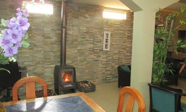 SE VENDE CASA EN SECTOR CENTRO DE CURACAVI .