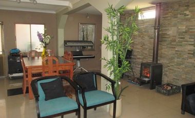 SE VENDE CASA EN SECTOR CENTRO DE CURACAVI .