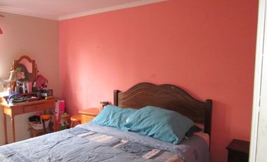 SE VENDE CASA EN SECTOR CENTRO DE CURACAVI .