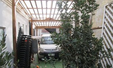 SE VENDE CASA EN SECTOR CENTRO DE CURACAVI .