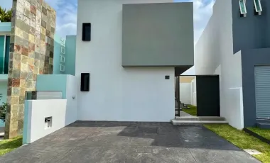 ESTRENA PRACTICA CASA EN VENTA EN BOSQUE REAL