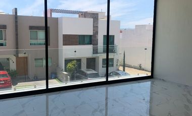 CASA EN VENTA EN COTO BIZANTINO