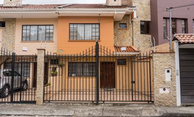Casa en Venta, Sector Tres Puentes, Cuenca