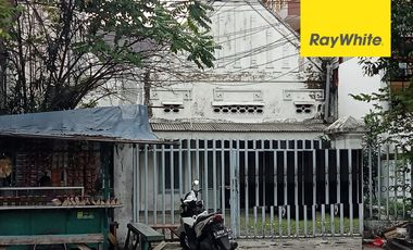 Dijual Rumah Pusat Kota di Jalan Raya Tidar Surabaya