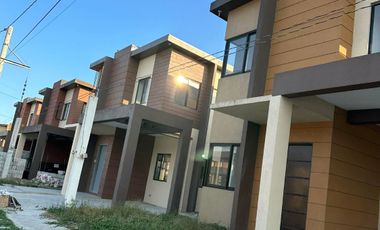 House and Lot For Sale SOLVIENTO VILLAS near NOMO Lifestyle Center in Bacoor Cavite
