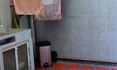 VENDO CÓMODA Y AMPLIA CASA EN SANTA MÓNICA