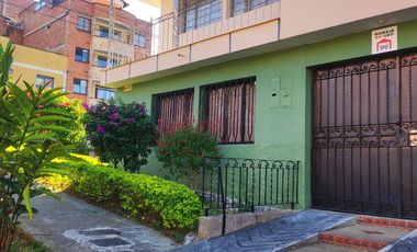 VENDO CÓMODA Y AMPLIA CASA EN SANTA MÓNICA
