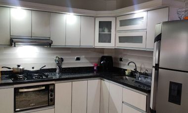 VENDO CÓMODA Y AMPLIA CASA EN SANTA MÓNICA