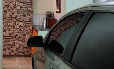 VENDO CÓMODA Y AMPLIA CASA EN SANTA MÓNICA