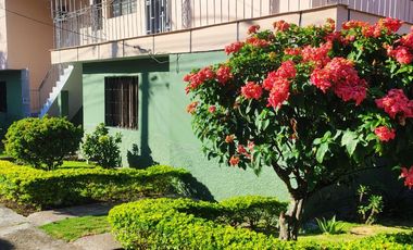 VENDO CÓMODA Y AMPLIA CASA EN SANTA MÓNICA