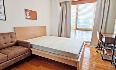 Great dea! Pet friendly 2 bedroom with unblocked city view next to the park in Asoke
