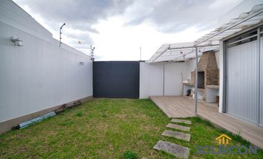 Casa en Ricuarte cercana a los bomberos y megatienda del sur de Ricauarte