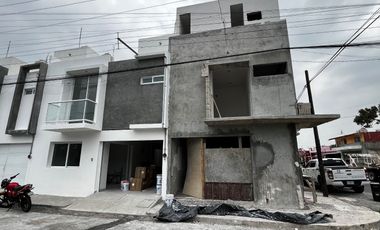 Casa Nueva en Venta de 2 Recámaras y 2.5 Baños Completos y Garage Techado con Portón para 1 Coche