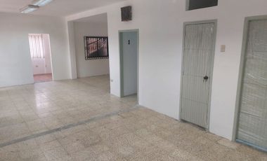 Local u oficina esquinero de alquiler, Sauces 2, Planta Baja, uso comercial