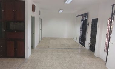 Local u oficina esquinero de alquiler, Sauces 2, Planta Baja, uso comercial
