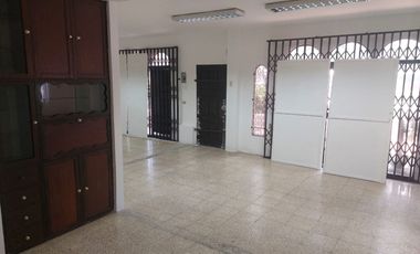 Local u oficina esquinero de alquiler, Sauces 2, Planta Baja, uso comercial