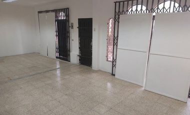 Local u oficina esquinero de alquiler, Sauces 2, Planta Baja, uso comercial