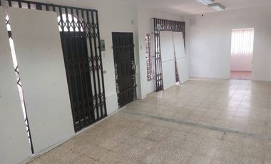 Local u oficina esquinero de alquiler, Sauces 2, Planta Baja, uso comercial