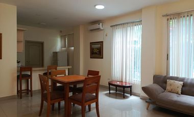 Departamento amoblado de alquiler en Urdesa Central, Planta Baja.