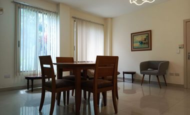 Departamento amoblado de alquiler en Urdesa Central, Planta Baja.