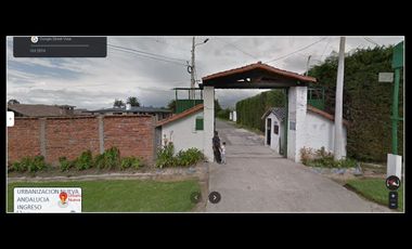 Lote amplio en Urbanizacion con seguridad en Puembo, a dos cuadras Highlands School
