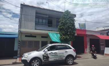 VENDEMOS CASALOTE CON TERRAZA Y LOCALES.