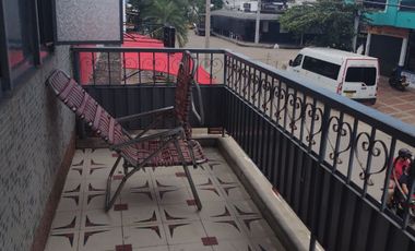 VENDEMOS CASALOTE CON TERRAZA Y LOCALES.
