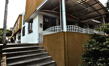 Casa esquinera en el sector alta vista, San Joaquin-Pereira